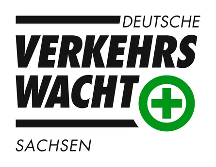 weißer Untergrund mit schwarzer Schrift Deutsche Verkehrswacht Sachsen