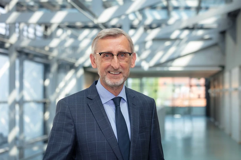 Portraitfoto des Innenministers