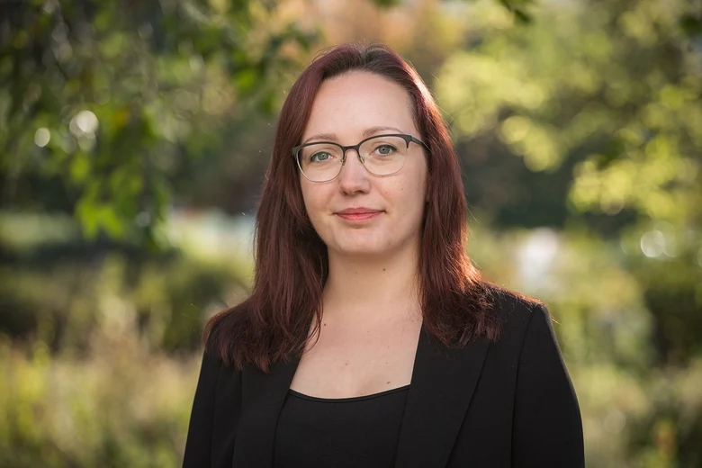 Portraitfoto von Stephanie Hartmann